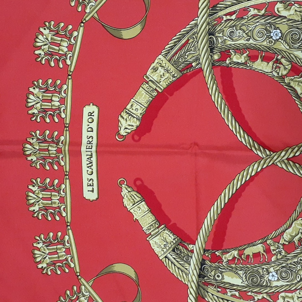 RARE Authentic Hermes Scarf - LES CAVALIERS D'OR - Carre 90 - Nice! With Box! - Picture 3 of 6